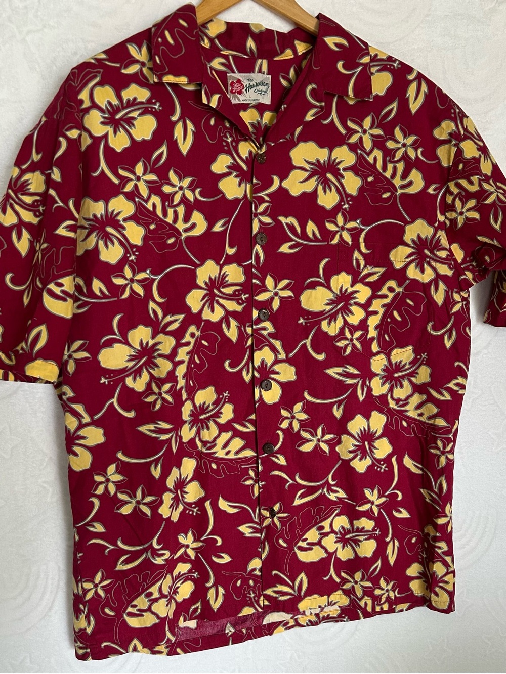Vintage Men's Floral Short-Sleeve Button-Down Shirt - Red with Yellow Print